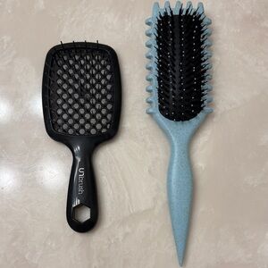 Black and Blue Hairbrush Set